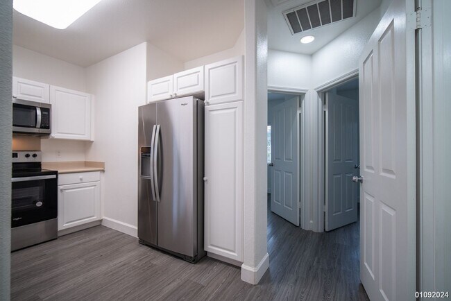 Foto del edificio - $3400 | 3br/2ba Townhome in Spinnaker