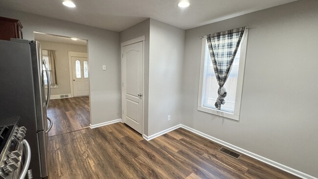 Foto del edificio - 321 E Tennessee St