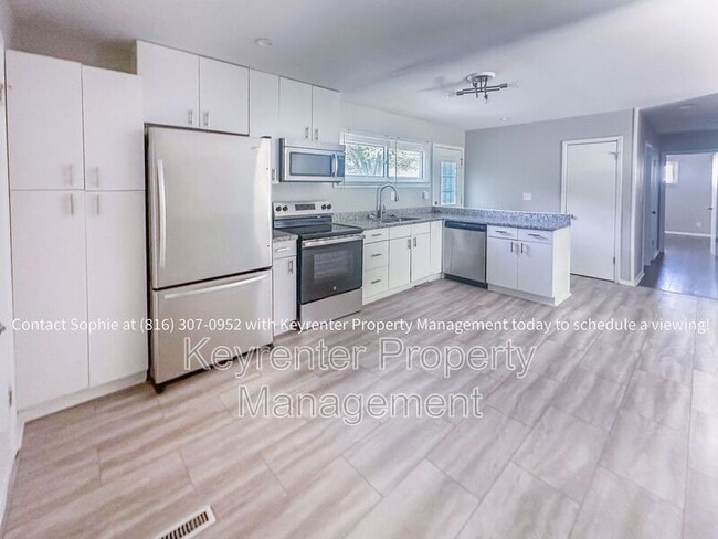 Building Photo - 211 SW McClendon Dr