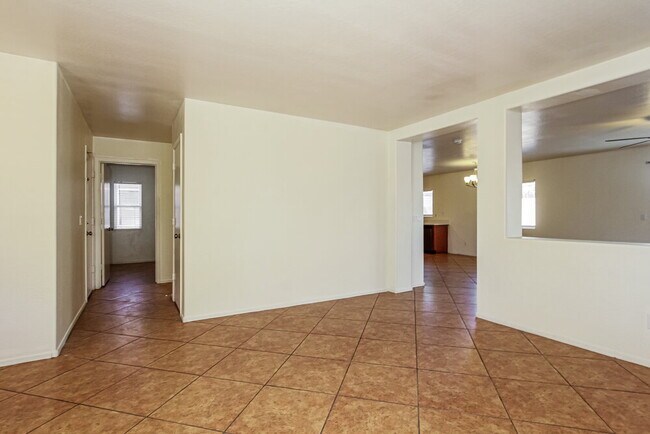 Building Photo - 6010 W Encinas Ln