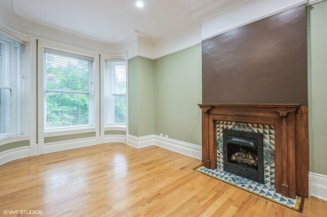 Foto del edificio - 927 W Newport Ave