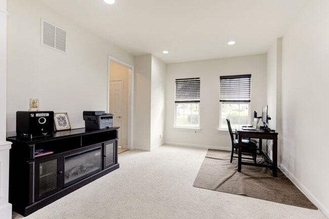Building Photo - 43551 Wheadon Terrace