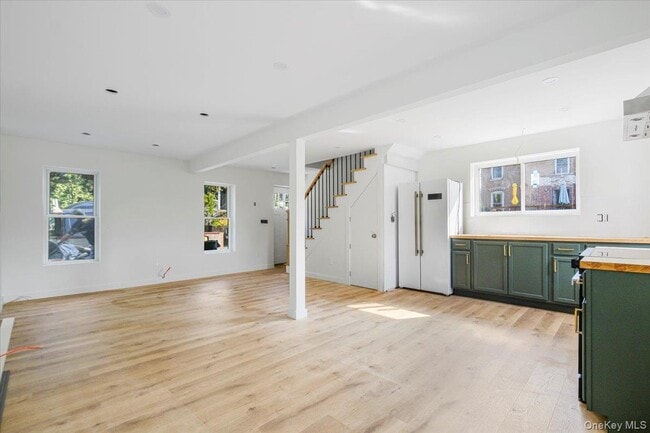 Building Photo - 9 Dubois St