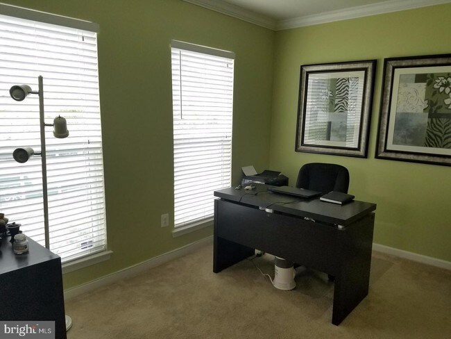 Foto del edificio - 7450 Willow Bottom Rd