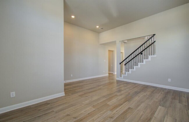 Building Photo - 7010 Lauren Oak Dr