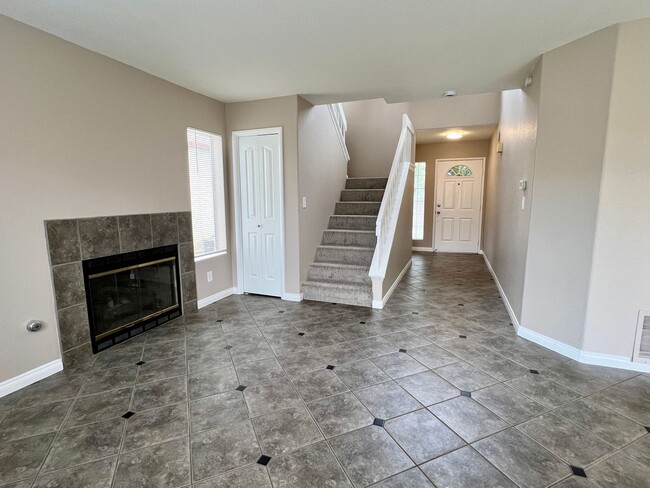 Building Photo - Two Story, 2 Bedroom 2.5 Bath House w/Cent...
