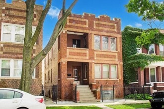 Building Photo - 3135 S Lowe Ave