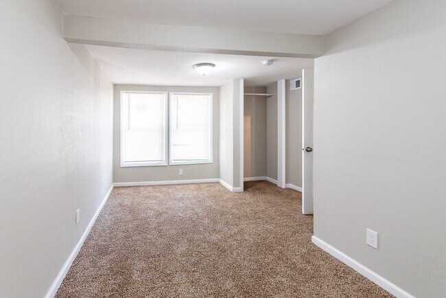 Building Photo - 4616 Tracy Ave