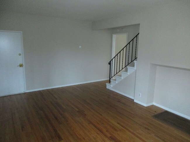 Foto del edificio - 5643 E 2nd St