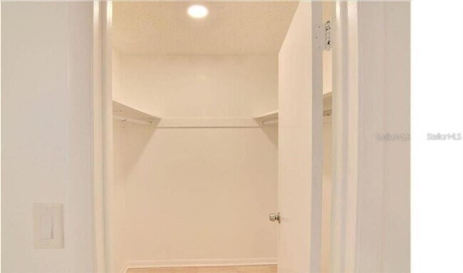 Building Photo - 524 Orange Dr