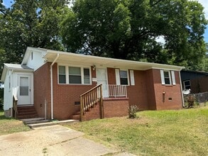 Building Photo - 2820 Mary Ave