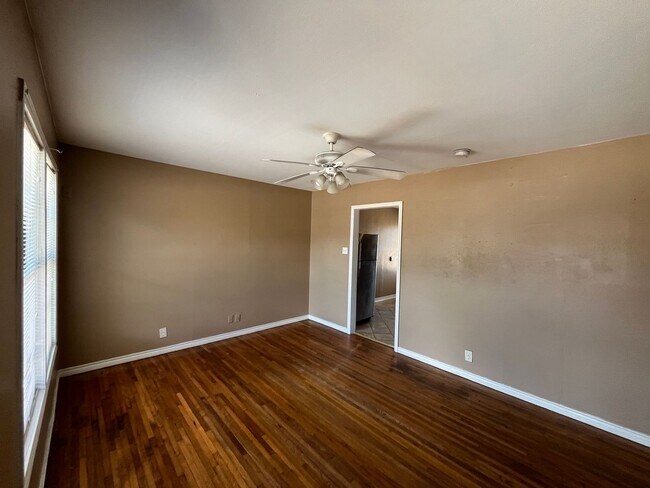 Foto del edificio - THREE BEDROOM ONE BATH HOME!