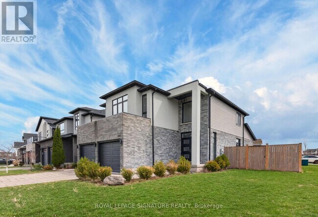 Building Photo - 2147 Wateroak Dr