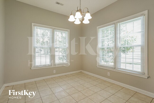 Foto del edificio - 6012 River Lake Cir