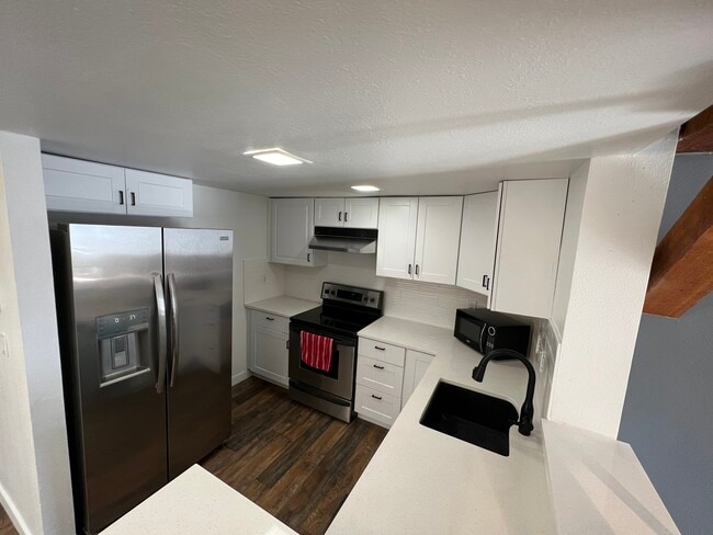 Building Photo - 108 W Byers Pl