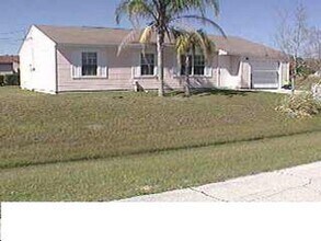 Building Photo - 2791 SE Buccaneer Cir