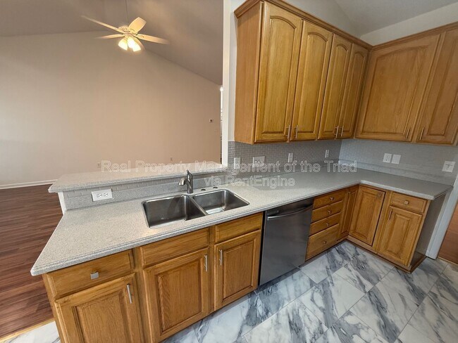 Foto del edificio - 156 Huron Ct