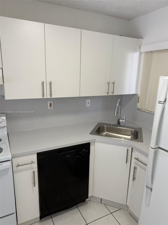 Foto del edificio - 2680 W 76th St