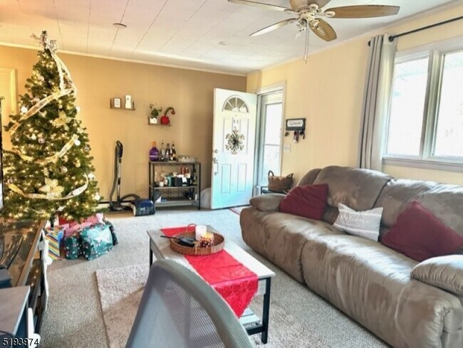 Building Photo - 5 Valley Dr