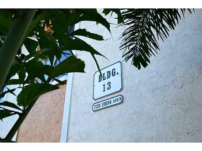 Foto del edificio - 720 100th Ave N