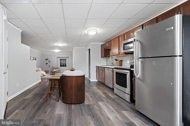 Building Photo - Olde City Apartment