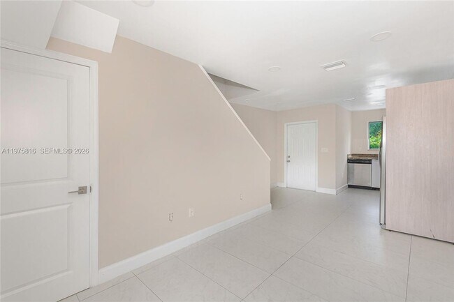 Foto del edificio - 813 NW 3rd Ave