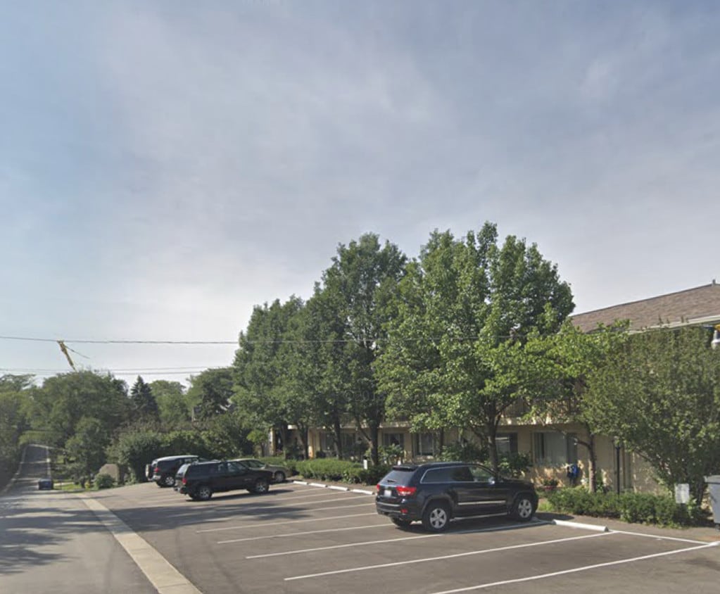 288 Oxford Ave Unit 13, Clarendon Hills, IL 60514 Apartments in Clarendon Hills, IL