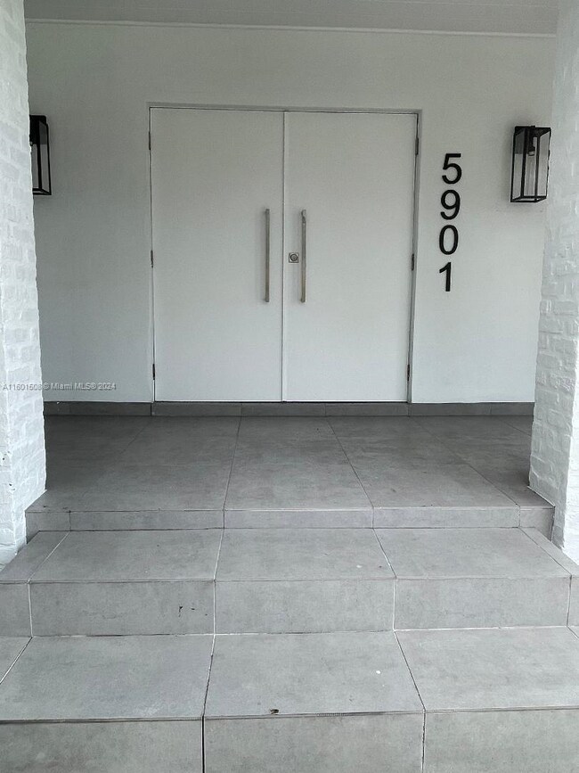 Photo - 5901 SW 72nd Ave House