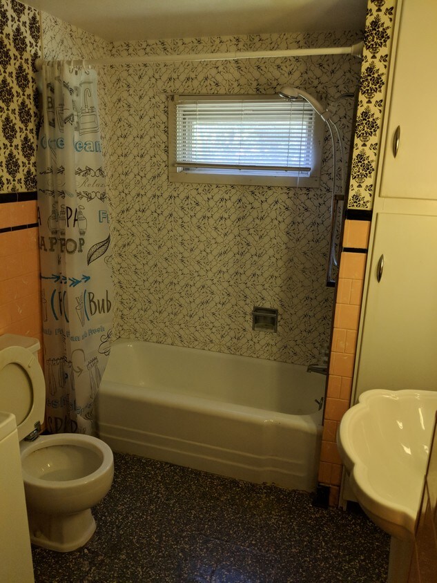 21 Wallace Ave, Auburn, NY 13021 Apartments in Auburn, NY