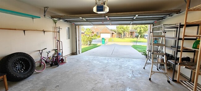 Building Photo - 10203 Ripple Lake Dr