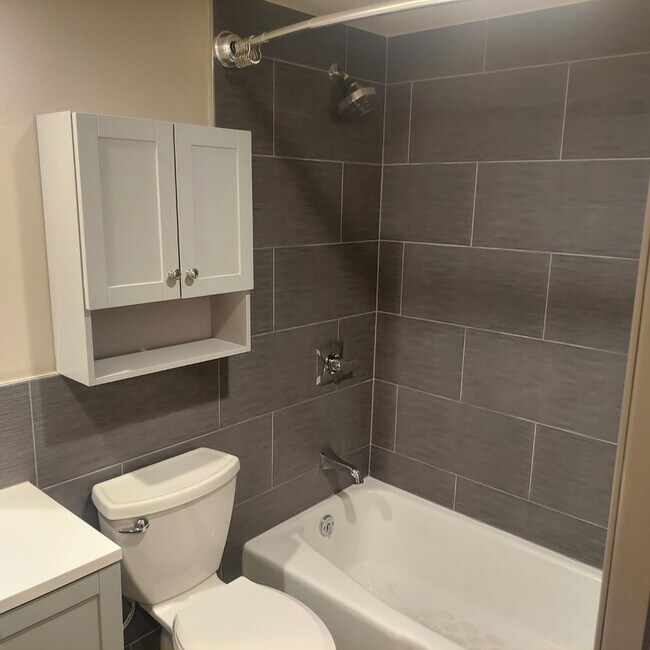 Building Photo - 211 W Beaver Creek Blvd