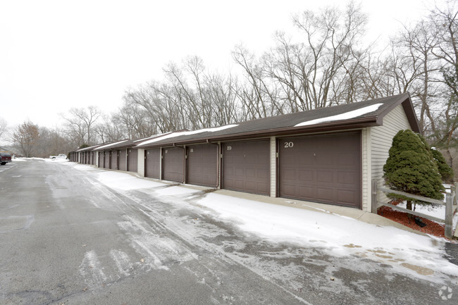 Building Photo - Pine Creek Apartments