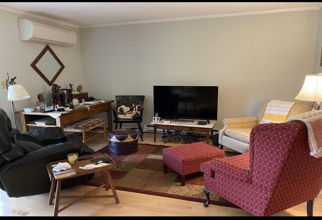 Foto del edificio - 708 Butternut Hill Rd