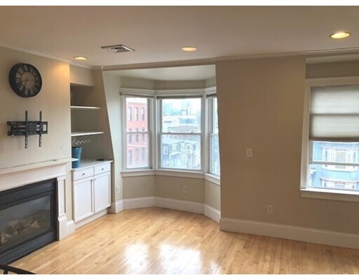 Foto del edificio - 571 E Broadway