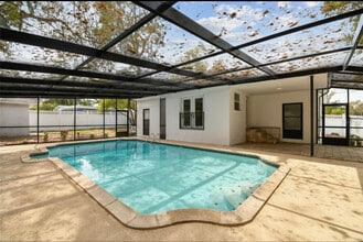 Building Photo - 7405 N Howard Ave