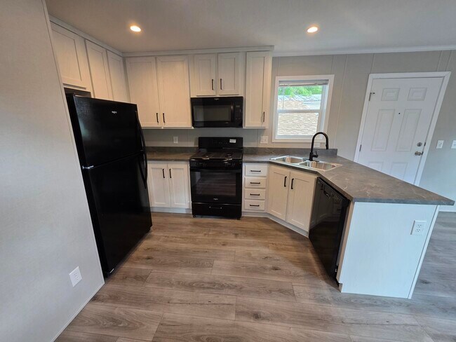 Foto del edificio - 16 Thomas Ln