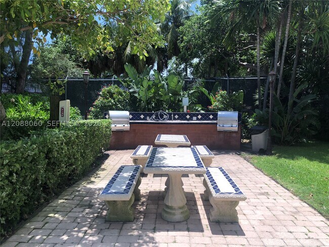Foto del edificio - 150 SE 25th Rd