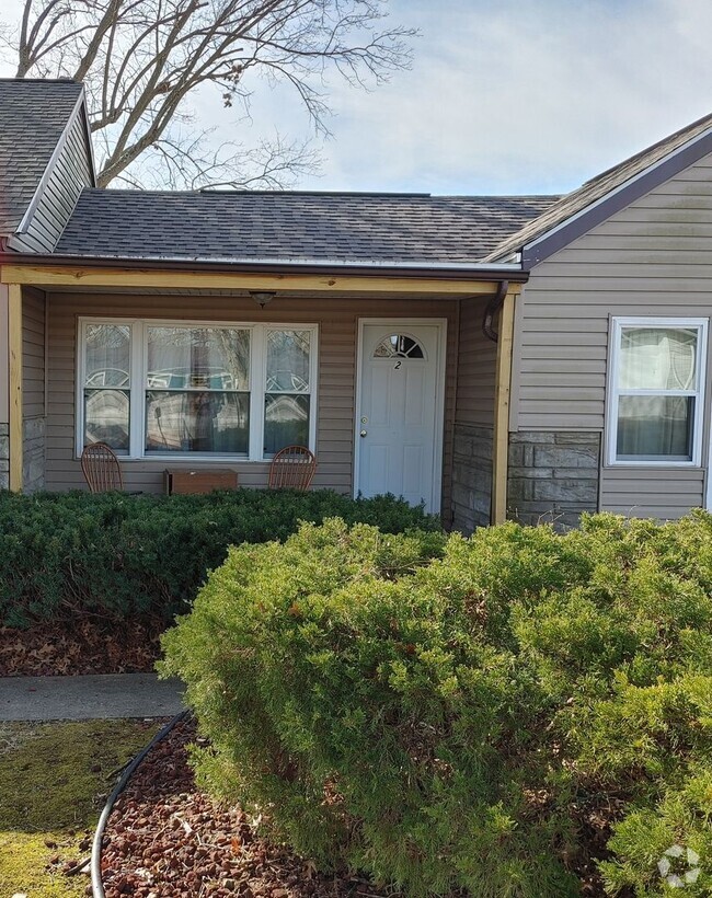 Building Photo - 1400 Newberry Dr