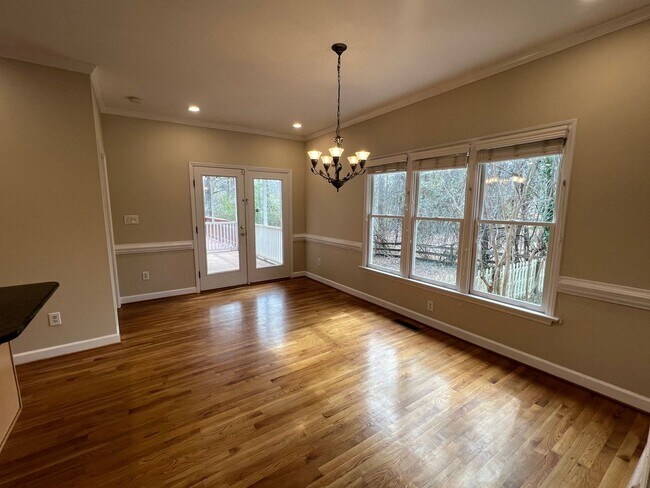 Building Photo - 123 Forest Green Dr