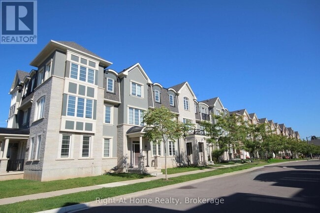 Building Photo - 119 Stork St