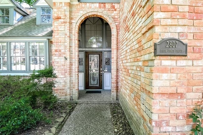 Building Photo - 2807 4 Pines Dr