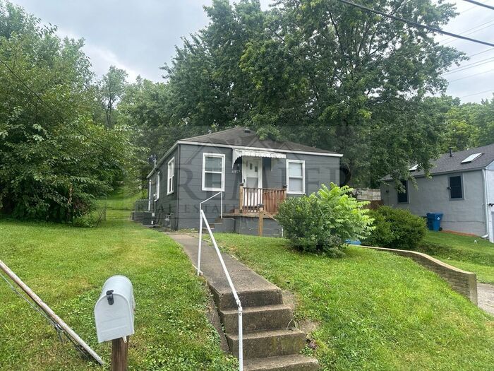 Primary Photo - 11503 Hackett St, Sugar Creek, MO 64054 -R...