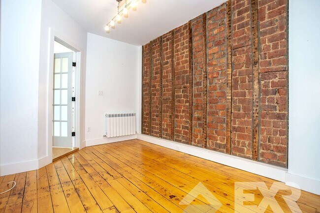 Building Photo - 184 Java St