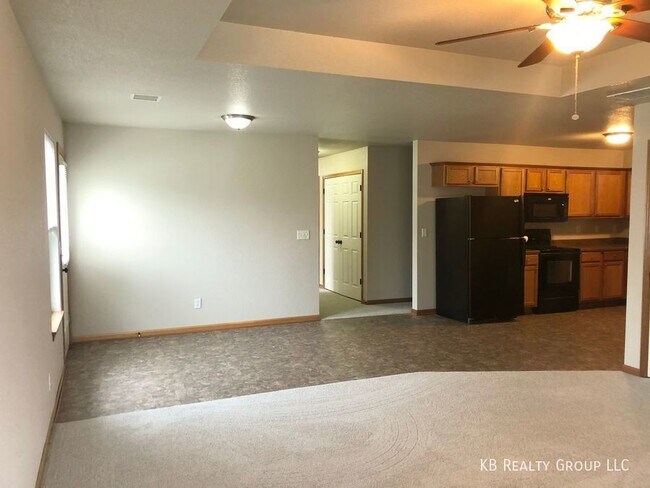 Building Photo - 3 Bed Single Level Duplex in Blue Springs;...