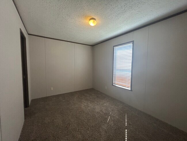 Building Photo - 449 Montana