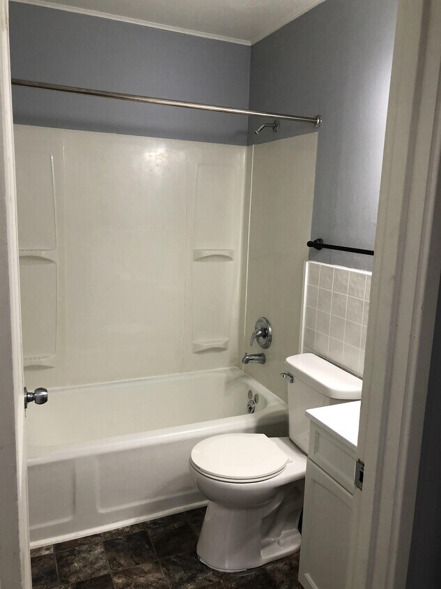 923925 Raton Ct Unit 923A, Manitowoc, WI 54220 Room for Rent in