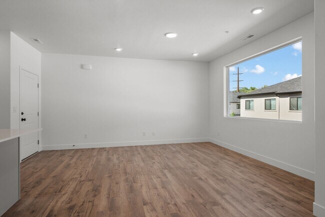 Foto del edificio - Brand-New 3 Bed, 2 Bath Townhome in Spanish Fork!