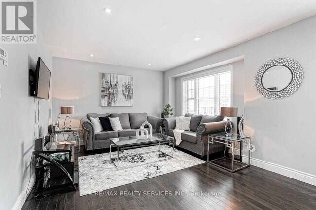 Building Photo - 15 Vanhorne Cl