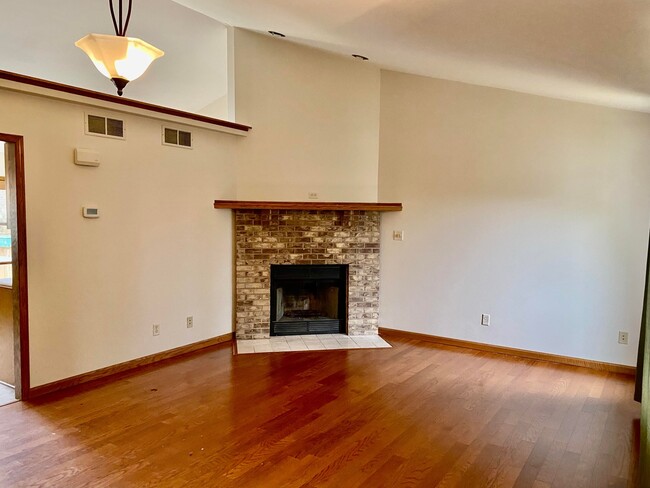 Building Photo - 1055 Black Diamond Dr