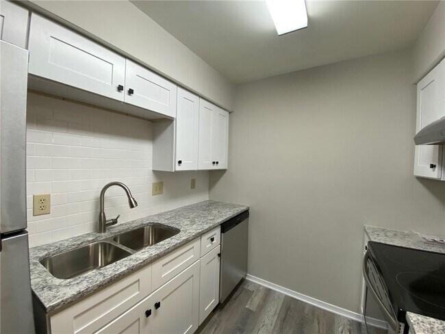 Building Photo - 1309 Old Hammond Chase